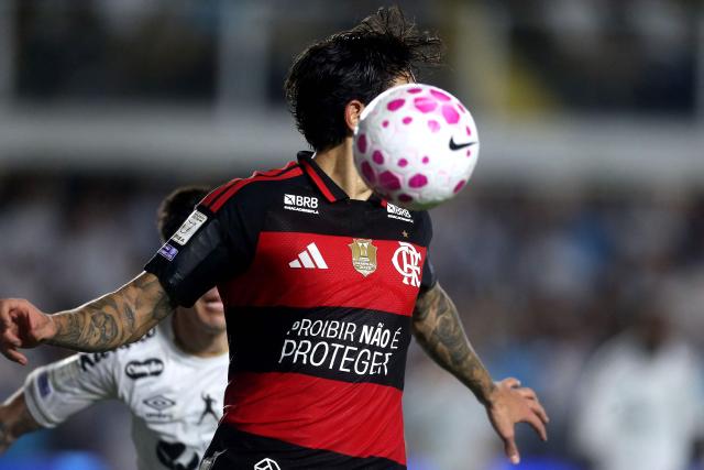 Flamengo's forward #09 Pedro wears a uniform reading “Prohibition Is Not Protection” as part of a campaign organized by the betting companies' association is seen during the Brazilian Championship Serie A football match between Santos and Flamengo at the Vila Belmiro Stadium in Santos, Brazil on October 8, 2026. (Photo by GUILHERME DIONIZIO / AFP)