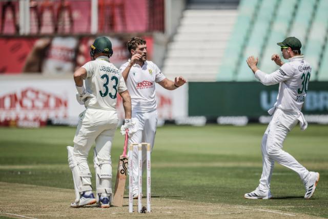 South Africa's Wiaan Mulder (C) celebrates with South Africa's Tristan Stubbs (R) after dismissing Australis's Marnus Labuschagne (L) on day one of the first Test match between South Africa and Australia at the Kingsmead stadium in Durban on October 9, 2026. (Photo by Marco Longari / AFP)