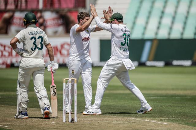 South Africa's Wiaan Mulder (C) celebrates with South Africa's Tristan Stubbs (R) after dismissing Australis's Marnus Labuschagne (L) on day one of the first Test match between South Africa and Australia at the Kingsmead stadium in Durban on October 9, 2026. (Photo by Marco Longari / AFP)