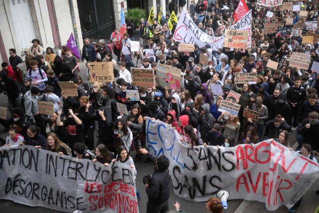 Thousands of students protest in Nantes, on October 9, 2026, as part of a nationwide protest movement over learning conditions. Since late September, pupils have barred the entrances to hundreds of schools, complaining of teacher absences, overloaded timetables, dilapidated classrooms and buildings ill-adapted to rising temperatures, among other grievances. (Photo by Loic VENANCE / AFP)
