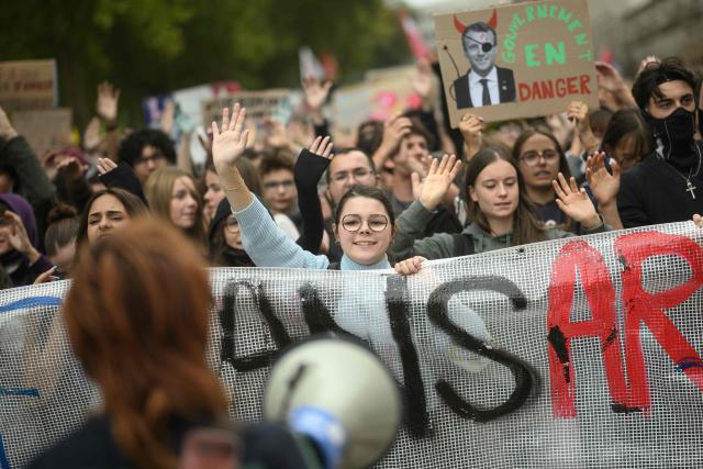 Thousands of students protest in Nantes, on October 9, 2026, as part of a nationwide protest movement over learning conditions. Since late September, pupils have barred the entrances to hundreds of schools, complaining of teacher absences, overloaded timetables, dilapidated classrooms and buildings ill-adapted to rising temperatures, among other grievances. (Photo by Loic VENANCE / AFP)