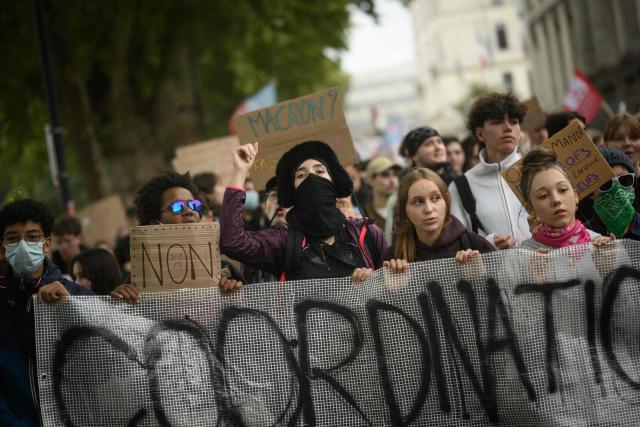 Thousands of students protest in Nantes, on October 9, 2026, as part of a nationwide protest movement over learning conditions. Since late September, pupils have barred the entrances to hundreds of schools, complaining of teacher absences, overloaded timetables, dilapidated classrooms and buildings ill-adapted to rising temperatures, among other grievances. (Photo by Loic VENANCE / AFP)