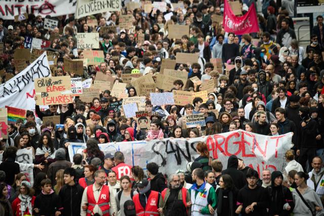 Thousands of students protest in Nantes, on October 9, 2026, as part of a nationwide protest movement over learning conditions. Since late September, pupils have barred the entrances to hundreds of schools, complaining of teacher absences, overloaded timetables, dilapidated classrooms and buildings ill-adapted to rising temperatures, among other grievances. (Photo by Loic VENANCE / AFP)