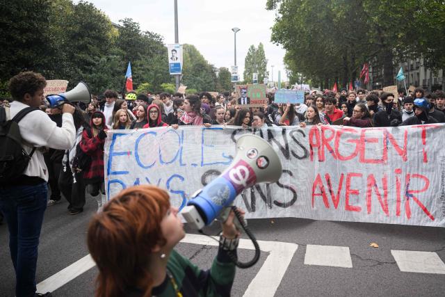 Students march behind a banner reading "School without money, country without a future" as thousands of students protest over learning conditions as part of a nationwide movement in Nantes on October 9, 2026. Since late September, pupils have barred the entrances to hundreds of schools, complaining of teacher absences, overloaded timetables, dilapidated classrooms and buildings ill-adapted to rising temperatures, among other grievances. (Photo by Loic VENANCE / AFP)