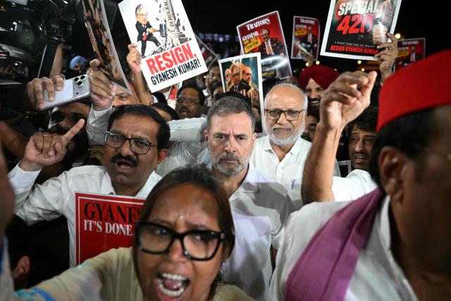 India's Congress party leader Rahul Gandhi (C) walks towards the Presidential Palace demanding the resignation of India’s Chief Election Commissioner over alleged "special intensive revision” (SIR) voter-roll irregularities in New Delhi on October 9, 2026. (Photo by Arun SANKAR / AFP)