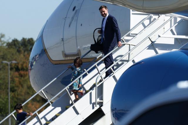 US Vice President JD Vance (R) departs Air Force Two with his children Vivek (L) and Mirabel as he arrives at Cincinnati/Northern Kentucky International Airport on October 9, 2026 in Hebron, Kentucky. Vance is campaigning for several Republican candidates on the November ballot. (Photo by Samuel Corum / POOL / AFP)