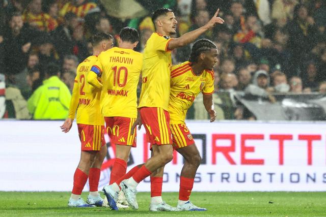 Lens' French forward #07 Florian Sotoca celebrates scoring the opening goal during the French L1 football match between RC Lens and Olympique Lyonnais (OL) at the Stade Bollaert-Delelis in Lens, northern France, on October 9, 2026. (Photo by Sameer AL-DOUMY / AFP)
