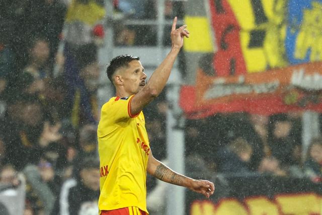 Lens' French forward #07 Florian Sotoca celebrates scoring the opening goal during the French L1 football match between RC Lens and Olympique Lyonnais (OL) at the Stade Bollaert-Delelis in Lens, northern France, on October 9, 2026. (Photo by Sameer AL-DOUMY / AFP)
