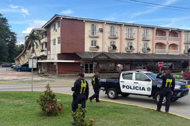 Panamanian police officers stand guard next to minor damage after a 7.6-magnitude earthquake struck the country, in Penonomé, Panama, on October 9, 2026. According to the US Geological Survey (USGS), a magnitude 7.6 earthquake shook Panama sparking panic in the capital, though no casualties or damage have been reported so far. (Photo by Daniel DE CARTERET / AFP)