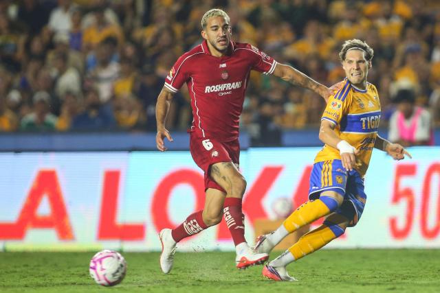 Toluca's Uruguayan defender #06 Federico Pereira and Tigres' Uruguayan forward #09 Emiliano Gomez fight for the ball during the Liga MX Apertura tournament football match between Tigres and Toluca at Universitario de la UANL stadium in San Nicolas de los Garza, Nuevo Leon state, Mexico, on October 9, 2026. (Photo by Julio Cesar AGUILAR / AFP)