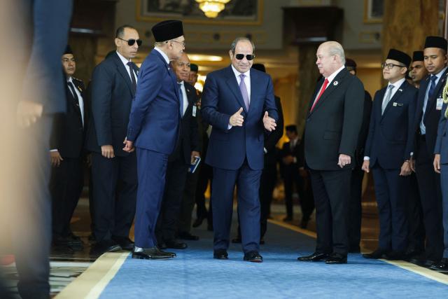 Egypt's President Abdel Fattah al-Sisi (C) gestures next to Malaysia's King Sultan Ibrahim (centre R) and Prime Minister Anwar Ibrahim (centre L) during his state visit at the National Palace in Kuala Lumpur on October 10, 2026. (Photo by Hasnoor Hussain / POOL / AFP)