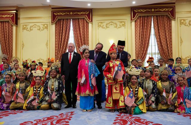 Egypt's President Abdel Fattah al-Sisi (C), Malaysia's King Sultan Ibrahim (centre L) and Prime Minister Anwar Ibrahim (centre R) pose with children during al-Sisi's state visit at the National Palace in Kuala Lumpur on October 10, 2026. (Photo by Hasnoor Hussain / POOL / AFP)