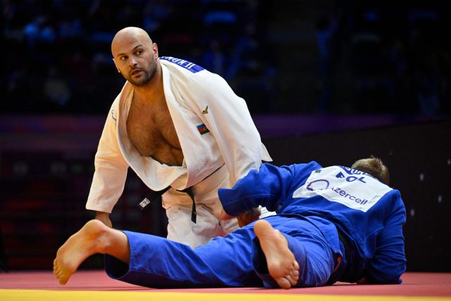 Azerbaijan's Ushangi Kokauri (white) reacts as he competes against Poland's Jakub Sordyl in the men's over 100 kg round of 16 at the World Judo Championships in Baku on October 10, 2026. (Photo by Alexander NEMENOV / AFP)
