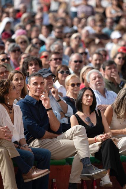 Spain's Prime Minister Pedro Sanchez attends a pre-campaign rally of the Spanish Socialist Party (PSOE) in Dos Hermanas, near Seville, on October 10, 2026 ahead of the November 29 early legislative elections. Spain's Prime Minister Pedro Sanchez called on left-wing voters to mobilise against the right and far right in the early legislative elections on November 29. (Photo by JORGE GUERRERO / AFP)