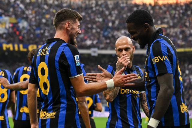 Inter Milan's Croatian midfielder #8 Petar Sucic (L) celebrates with teammates after scoring a goal during the Italian Serie A football match between Inter Milan and Parma at the San Siro Stadium in Milan, on October 10, 2026. (Photo by Piero CRUCIATTI / AFP)