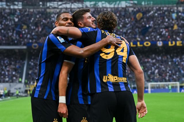 Inter Milan's Croatian midfielder #8 Petar Sucic celebrates (C) with teammates after scoring a goal during the Italian Serie A football match between Inter Milan and Parma at the San Siro Stadium in Milan, on October 10, 2026. (Photo by Piero CRUCIATTI / AFP)
