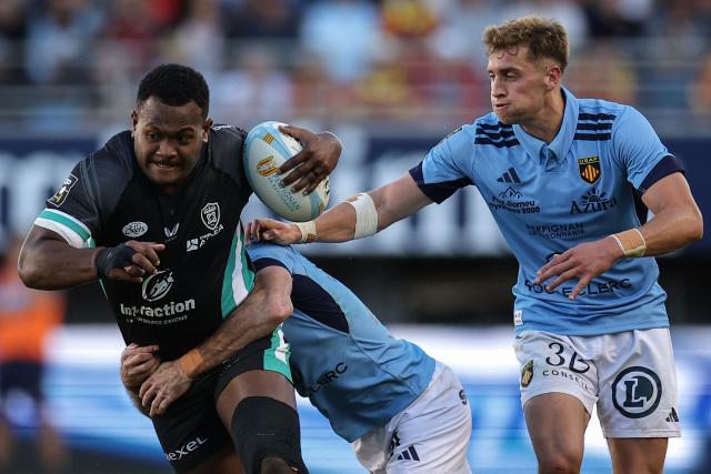 Vannes' Fijian center Inia Tabuavou (L) is tackled during the French Top14 rugby union match between USA Perpignan and RC Vannes at the Aime-Giral stadium in Perpignan, south-western France, on October 10, 2026. (Photo by Valentine CHAPUIS / AFP)