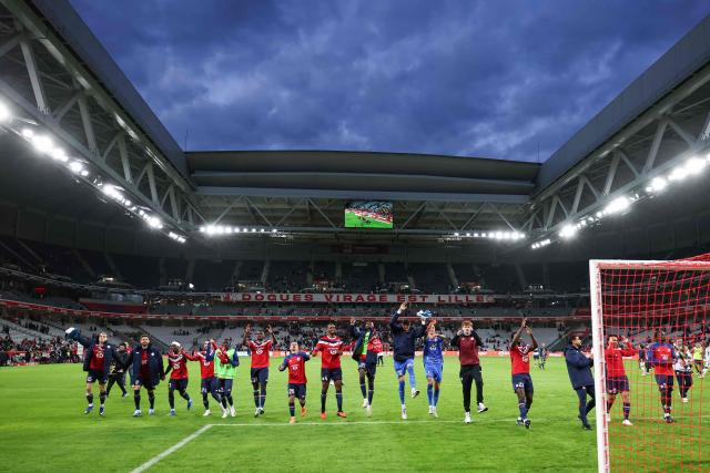 Lille's players celebrate their victory at the end of the French L1 football match between Lille LOSC and Le Havre AC at the Stade Pierre-Mauroy in Villeneuve-d'Ascq, northern France, on October 10, 2026. (Photo by Sameer Al-DOUMY / AFP)