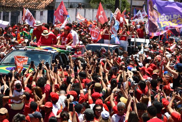 Brazil's President and presidential candidate Luiz Inacio Lula da Silva (2-L) of the Workers' Party (PT), Rio Grande do Norte gubernatorial candidate Cadu de Lula (L) and Rio Grande do Norte Governor Fatima Bezerra take part in a campaign rally in Natal, Rio Grande do Norte state, Brazil, on October 10, 2026. Brazil will hold the second round of presidential elections on October 25, 2026. (Photo by Magnus Nascimento / AFP)