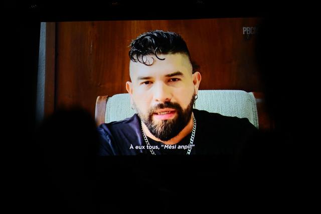 Journalist Juan Martinez d'Aubuisson delivers a pre-recorded speech via video-link after receiving the first prize OUEST-FRANCE PRIZE - JEAN MARIN (PRINTED PRESS) for the report "La chute de Port-au-Prince" (the fall of Port-au-Prince) for Society magazine during the award ceremony of the 2026 edition of the "Prix Bayeux Calvados-Normandie of the war correspondants", in Bayeux, northwestern France, on October 10, 2026. (Photo by Guillaume Saligot / AFP)