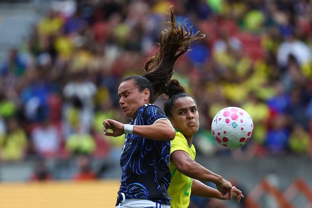 Brazil's defender #02 Isabela and Argentina's defender #15 Maria Bonsegundo fight for the ball during a friendly football match between Brazil and Argentina at the Beira Rio Stadium in Porto Alegre, Brazil on October 10, 2026. (Photo by SILVIO AVILA / AFP)