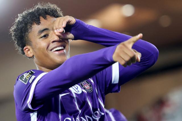 Toulouse's Swedish forward #11 Sion Oppong celebrates after scoring a goal during the French L1 football match between AS Monaco and Toulouse FC at the Stade Louis II in Monaco on October 10, 2026. (Photo by Valery HACHE / AFP)