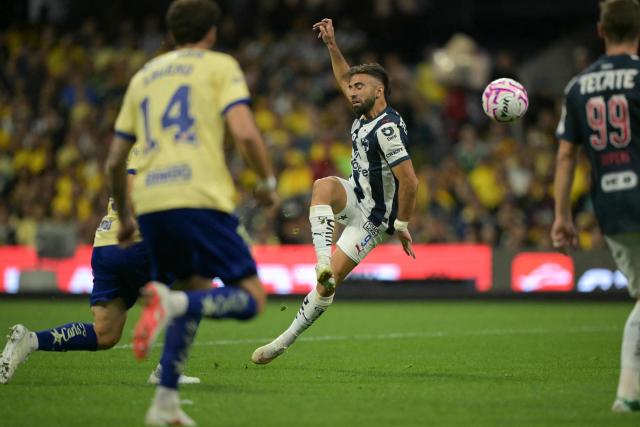 Monterrey's Uruguayan forward #09 Diego Rossi scores his team's first goal during the Liga MX Apertura tournament football match between Atlas and Guadalajara at Jalisco stadium in Guadalajara, Mexico, on October 10, 2026. (Photo by CARL DE SOUZA / AFP)