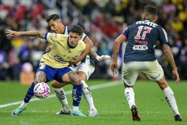 America's Uruguayan midfielder #07 Brian Rodriguez (C) and Monterrey's defender #02 Ricardo Chavez (L) fight for the ball during the Liga MX Apertura tournament football match between Atlas and Guadalajara at Jalisco stadium in Guadalajara, Mexico, on October 10, 2026. (Photo by CARL DE SOUZA / AFP)