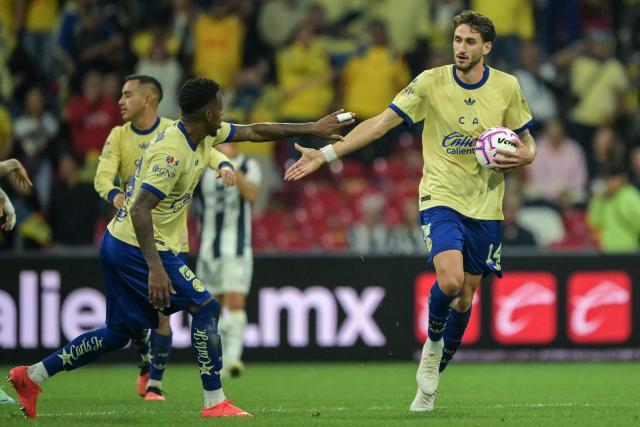 America's defender #14 Santiago Bueno (R) celebrates scoring his team's first goal during the Liga MX Apertura tournament football match between Atlas and Guadalajara at Jalisco stadium in Guadalajara, Mexico, on October 10, 2026. (Photo by CARL DE SOUZA / AFP)
