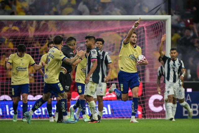 America's defender #14 Santiago Bueno (R) celebrates scoring his team's first goal during the Liga MX Apertura tournament football match between Atlas and Guadalajara at Jalisco stadium in Guadalajara, Mexico, on October 10, 2026. (Photo by CARL DE SOUZA / AFP)