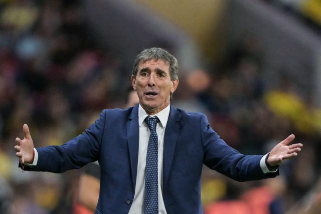 America's Uruguayan head coach Guillermo Almada gestures during the Liga MX Apertura tournament football match between Atlas and Guadalajara at Jalisco stadium in Guadalajara, Mexico, on October 10, 2026. (Photo by CARL DE SOUZA / AFP)