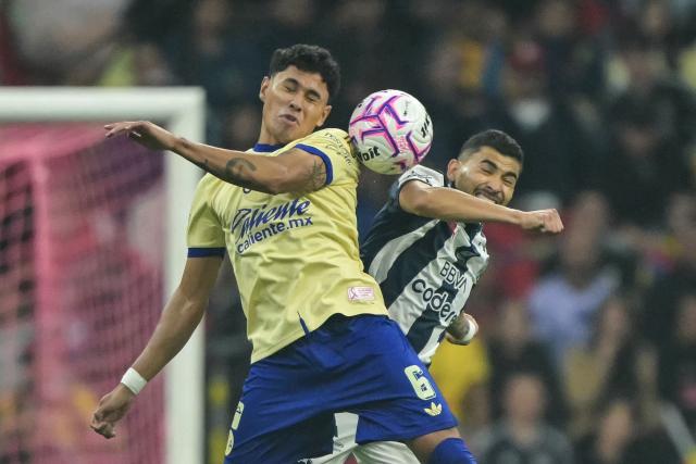 America's midfielder #06 Jonathan dos Santos and Monterrey's midfielder #25 Orbelin Pineda fight for the ball during the Liga MX Apertura tournament football match between America and Monterrey at Banorte stedium in Mexico City, on October 10, 2026. (Photo by CARL DE SOUZA / AFP)