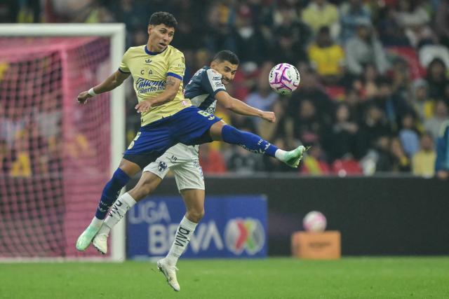 America's midfielder #06 Jonathan dos Santos and Monterrey's midfielder #25 Orbelin Pineda fight for the ball during the Liga MX Apertura tournament football match between America and Monterrey at Banorte stedium in Mexico City, on October 10, 2026. (Photo by CARL DE SOUZA / AFP)