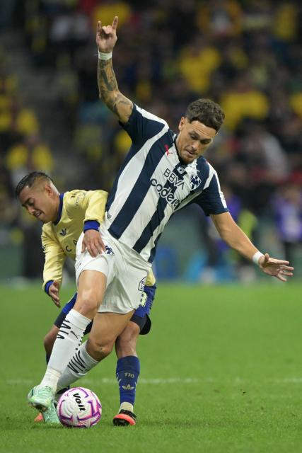 America's midfielder #28 Erick Sanchez and Monterrey's Argentine midfielder #07 Lucas Ocampos fight for the ball during the Liga MX Apertura tournament football match between America and Monterrey at Banorte stedium in Mexico City, on October 10, 2026. (Photo by CARL DE SOUZA / AFP)