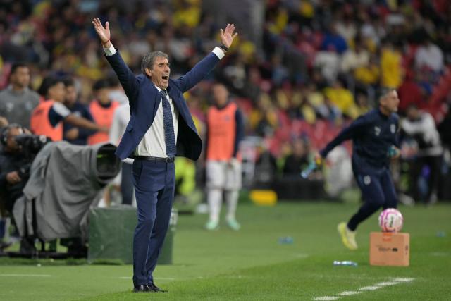 America's Uruguayan head coach Guillermo Almada gestures during the Liga MX Apertura tournament football match between America and Monterrey at Banorte stedium in Mexico City, on October 10, 2026. (Photo by CARL DE SOUZA / AFP)