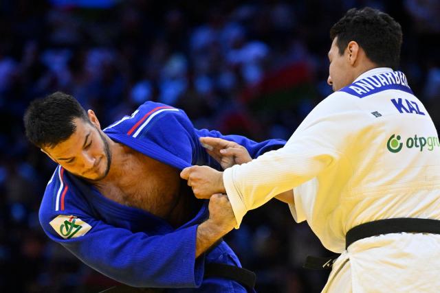 Kazakhstan's Yermakhan Anurbekov (white) competes against France's Aleksa Mitrovic in the mixed team round of 16 at the World Judo Championships in Baku on October 11, 2026. (Photo by Alexander NEMENOV / AFP)