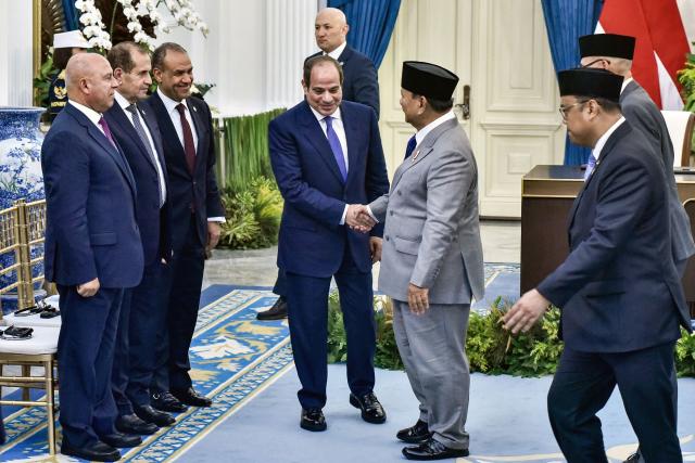 Egypt’s President Abdel Fattah Al-Sisi (centre L) and Indonesia’s President Prabowo Subianto (centre R) shake hands during a joint press conference at the Merdeka Palace in Jakarta on October 11, 2026. (Photo by Fatih MUBAROK / AFP)