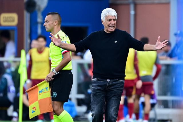 Roma's head coach Gian Piero Gasperini gestures during the Italian Serie A football match between Como and Roma at the Giuseppe Sinigaglia Stadium in Como, northern Italy on October 11, 2026. (Photo by Piero CRUCIATTI / AFP)