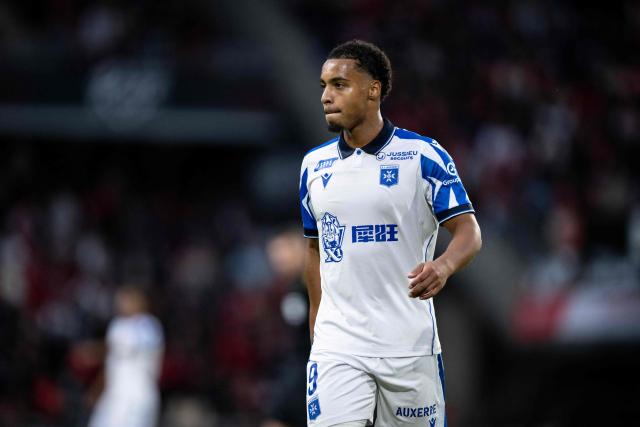Auxerre's French forward #09 Cameron Archer reacts during the French L1 football match between Stade Rennais FC and AJ Auxerre at the Roazhon Park Stadium in Rennes, western France on October 11, 2026. (Photo by Guillaume SALIGOT / AFP)