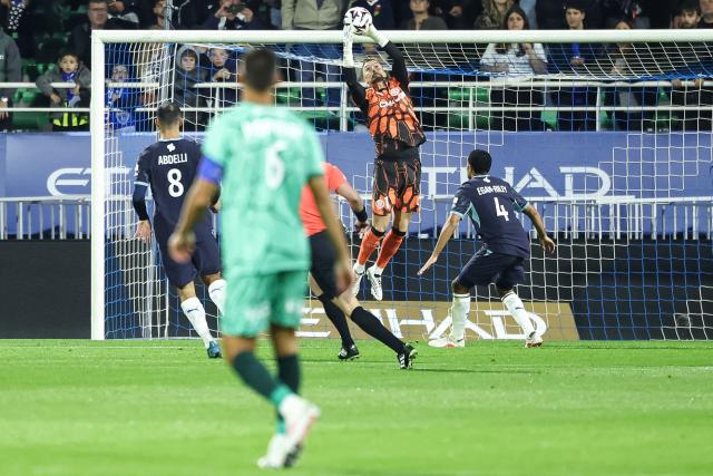 Marseille's Dutch goalkeeper #01 Jeffrey de Lange (C) saves the ball  during the French L1 football match between ES Troyes AC and Olympique de Marseille (OM) at the Stade de l'Aube in Troyes, central France, on October 11, 2026. (Photo by Sameer Al-DOUMY / AFP)