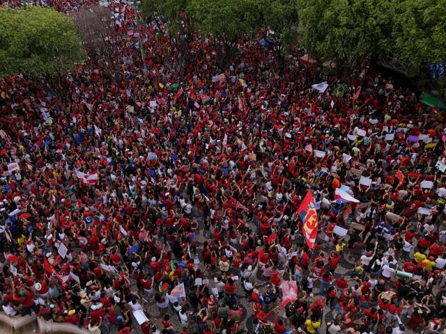 This aerial view shows supporters of Brazilian President and presidential candidate Luiz Inácio Lula da Silva of the Workers' Party (PT) attending a rally in downtown Manaus, in the state of Amazonas, northern Brazil, on October 11, 2026, ahead of the presidential runoff election. (Photo by MICHAEL DANTAS / AFP)