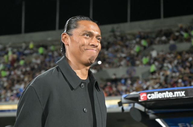 Cruz Azul's head coach Joel Huiqui gestures ahead of the Liga MX Apertura tournament football match between Pumas and Cruz Azul at Olimpico Universitario stedium in Mexico City on October 11, 2026. (Photo by CARL DE SOUZA / AFP)