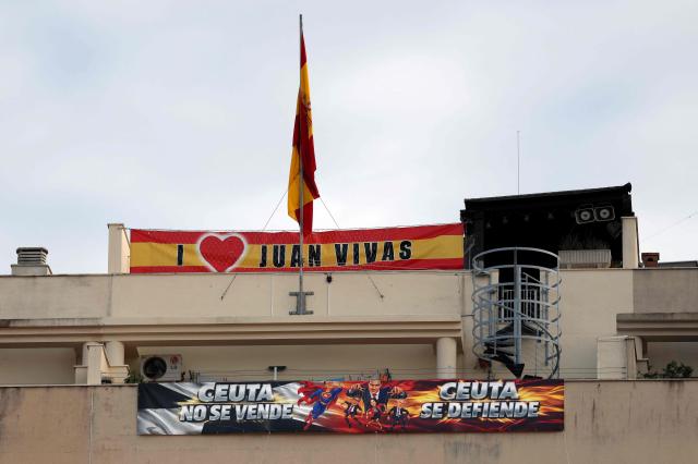 A banner mocking Spain's Prime Minister Pedro Sanchez and in support of the President of the autonomous city of Ceuta Juan Jesus Vivas are pictured on top of a building in Spain's North African enclave of Ceuta on October 11, 2026. Spain's King Felipe VI and Queen Letizia are scheduled to visit Ceuta on October 13, 2026. The Spanish North African enclave of some 80,000 inhabitants seek to regain balance while hundreds of migrants remain in makeshifts camp after the massive influx of tens of thousands of migrants from Morocco in late July. (Photo by Thomas COEX / AFP)
