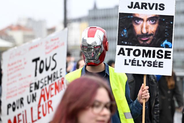 A protester holds a placard during a demonstration of high-school students in Nancy, northeastern France on October 13, 2026, as part of a nationwide high school mobilisation. France sees nationwide demonstrations on October 13 in support of students protesting poor classroom conditions for weeks, as authorities and participants remain wary of further violence. (Photo by Jean-Christophe VERHAEGEN / AFP)