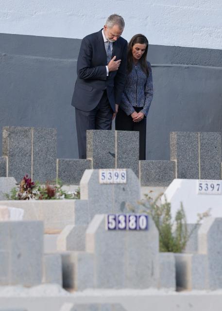 Spain's King Felipe VI and Queen Letizia observe a moment of silence in tribute to young people who died on July 30 while attempting to enter to the Spanish enclave in Sidi Embarek cemetery in Ceuta, on October 13, 2026. Spain's King Felipe VI and Queen Letizia make a diplomatically sensitive visit to Ceuta today in support of a city mired in crisis since July's migrant rush from Morocco. Their trip will mark the first royal visit since 2007 when a diplomatic crisis erupted with neighbouring Morocco, which claims sovereignty over Ceuta and Spain's other North African territory of Melilla. (Photo by Thomas COEX / AFP)