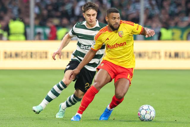 Sporting's defender #22 Ivan Fresneda (L) vies for the ball with Lens' defender #14 Matthieu Udol (R) during the UEFA Champions League, league phase matchday 2, football match between RC Lens and Sporting CP at the Stade Bollaert-Delelis in Lens, northern France, on October 13, 2026. (Photo by Francois LO PRESTI / AFP)