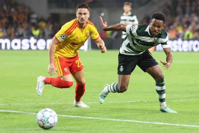 Lens' forward #29 Franjo Ivanovic (L) vies for the ball with Sporting's forward #10 Geny Catamo (R) during the UEFA Champions League, league phase matchday 2, football match between RC Lens and Sporting CP at the Stade Bollaert-Delelis in Lens, northern France, on October 13, 2026. (Photo by Francois LO PRESTI / AFP)
