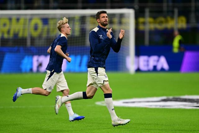 Club Brugge's Belgian defender #44 Brandon Mechele warms up before the UEFA Champions League first round day 2 football match between Inter Milan and Club Brugge at San Siro stadium in Milan, on October 13, 2026 (Photo by Marco BERTORELLO / AFP)