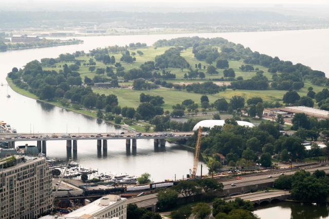 (FILES) Hains Point and the East Potomac Golf Links, including a mound of debris from the White House's East Wing project, is seen in Washington, DC, September 1, 2026. A US federal judge on October 13, 2026, extended a halt on tree-cutting at a Washington golf course at East Potomac Park until October 26, pausing work at the historic site that is part of President Donald Trump's plan to remake the capital. Judge Ana Reyes issued an emergency order on Monday halting further tree removal, in a victory for environmental advocates, who estimated that about 500 trees were felled at the site over the weekend and hundreds more were slated to be cut down later in the week. (Photo by SAUL LOEB / AFP)