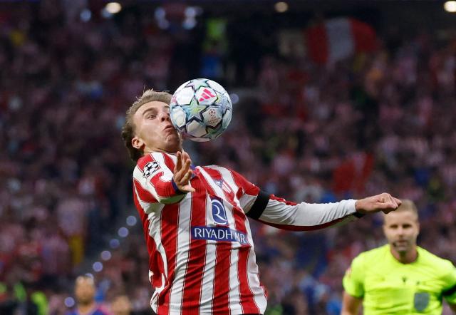 Atletico Madrid's Spanish midfielder #08 Pablo Barrios controls the ball during the UEFA Champions League, league phase, matchday 2, football match between Club Atletico de Madrid and Manchester United at the Metropolitano stadium in Madrid on October 13, 2026. (Photo by Oscar DEL POZO / AFP)